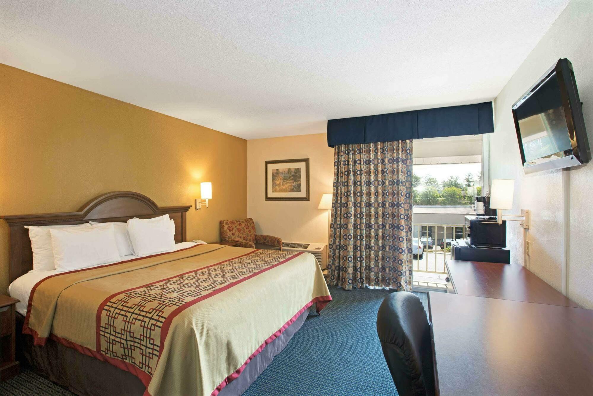 Days By Wyndham Charlotte/woodlawn Near Carowinds 2* Charlotte