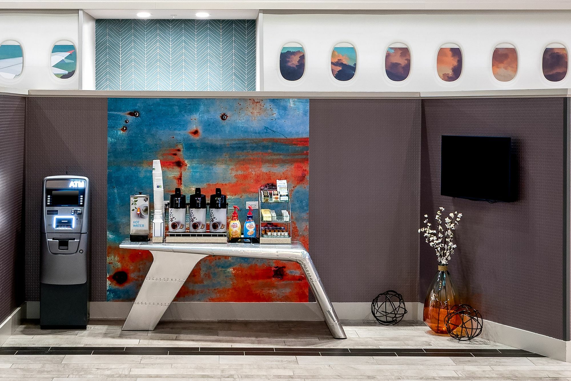 Express & - Airport By Ihg Hotel