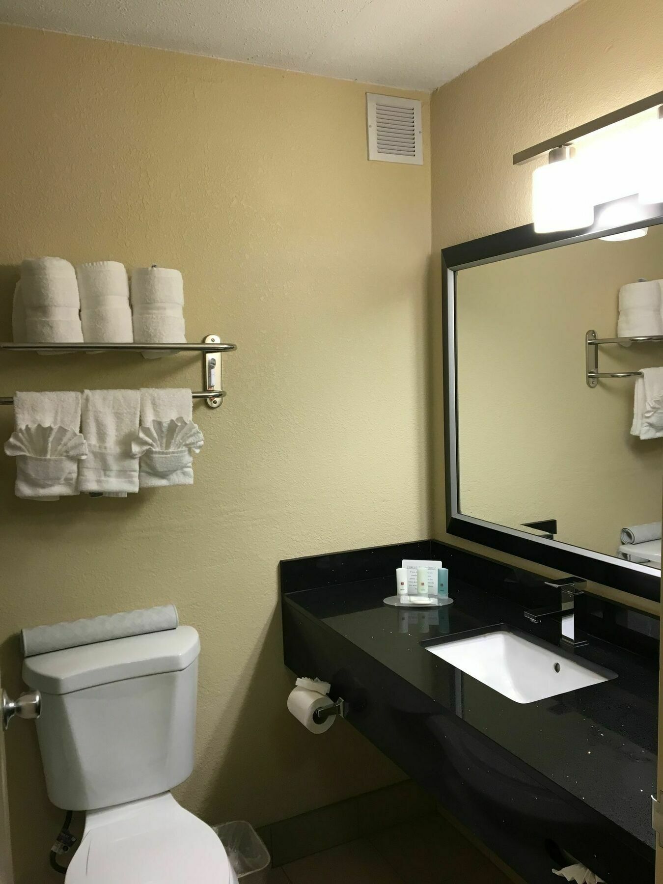 Ramada Plaza By Wyndham South End Airport Hotel 3*
