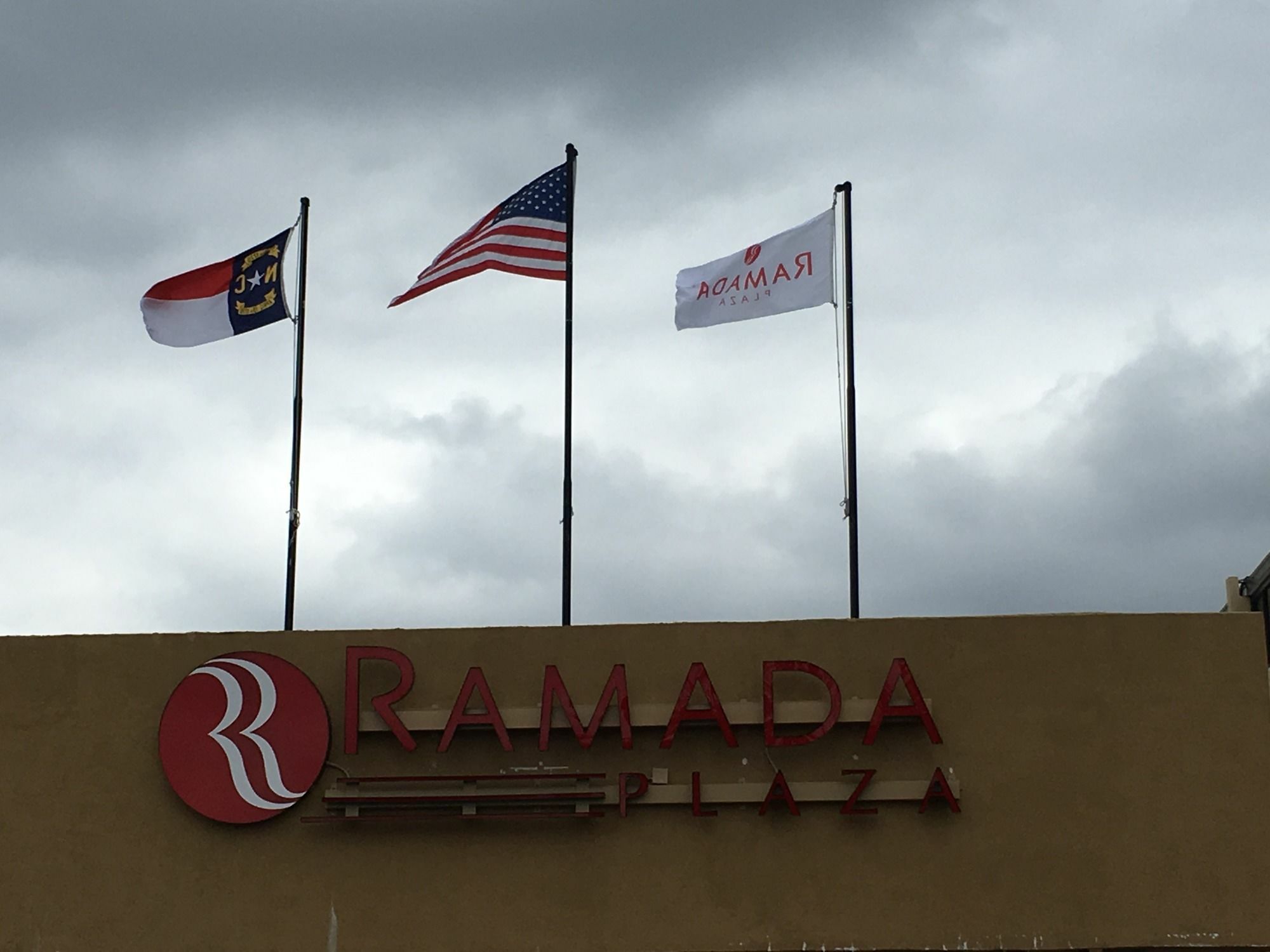 Hotel Ramada Plaza By Wyndham South End Airport 3*