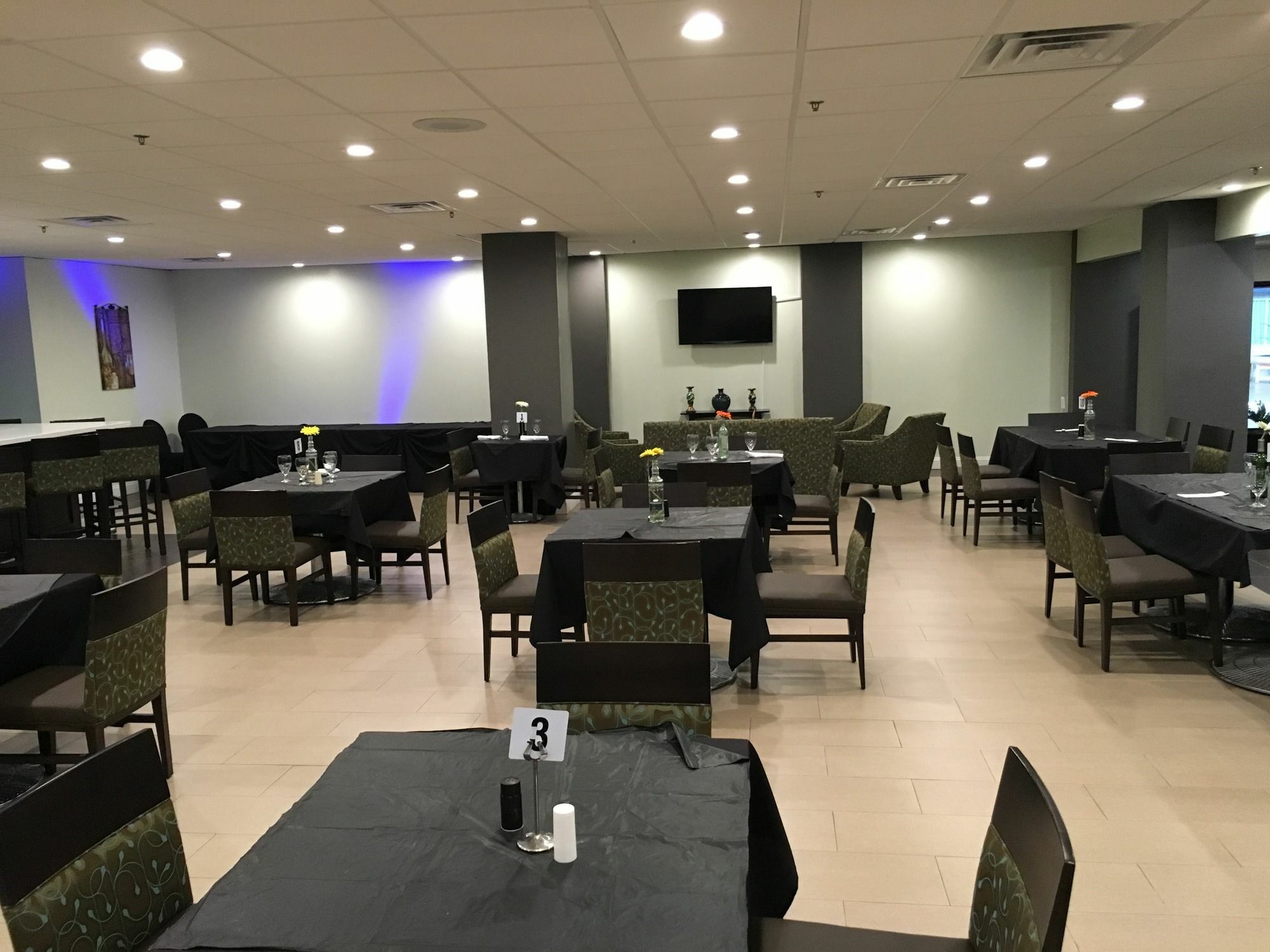 Ramada Plaza By Wyndham South End Airport 3*