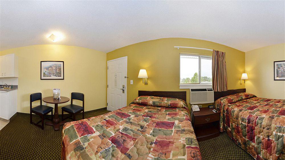 Suburban Charlotte-ballantyne Hotel
