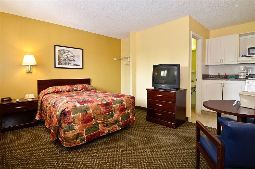 Suburban Charlotte-ballantyne 2*