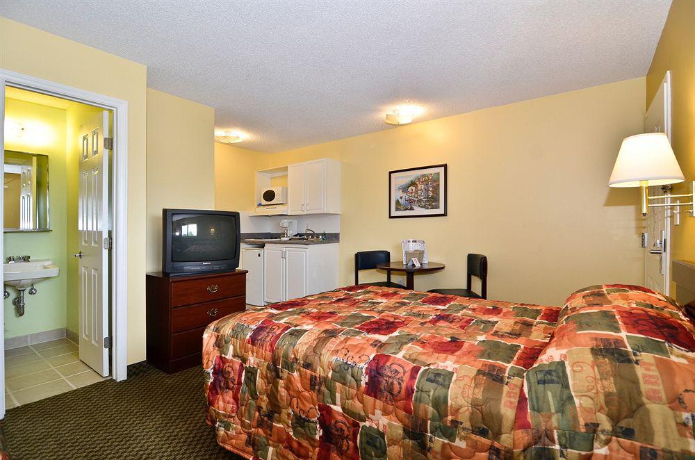 Hotel Suburban Charlotte-ballantyne 2*