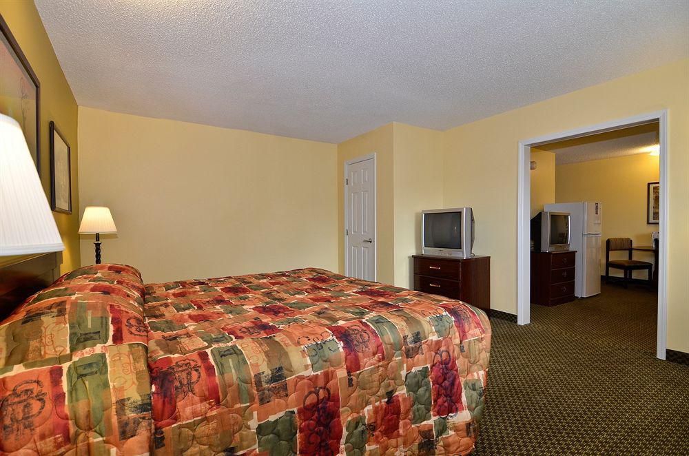 Hotel Suburban Charlotte-ballantyne 2*
