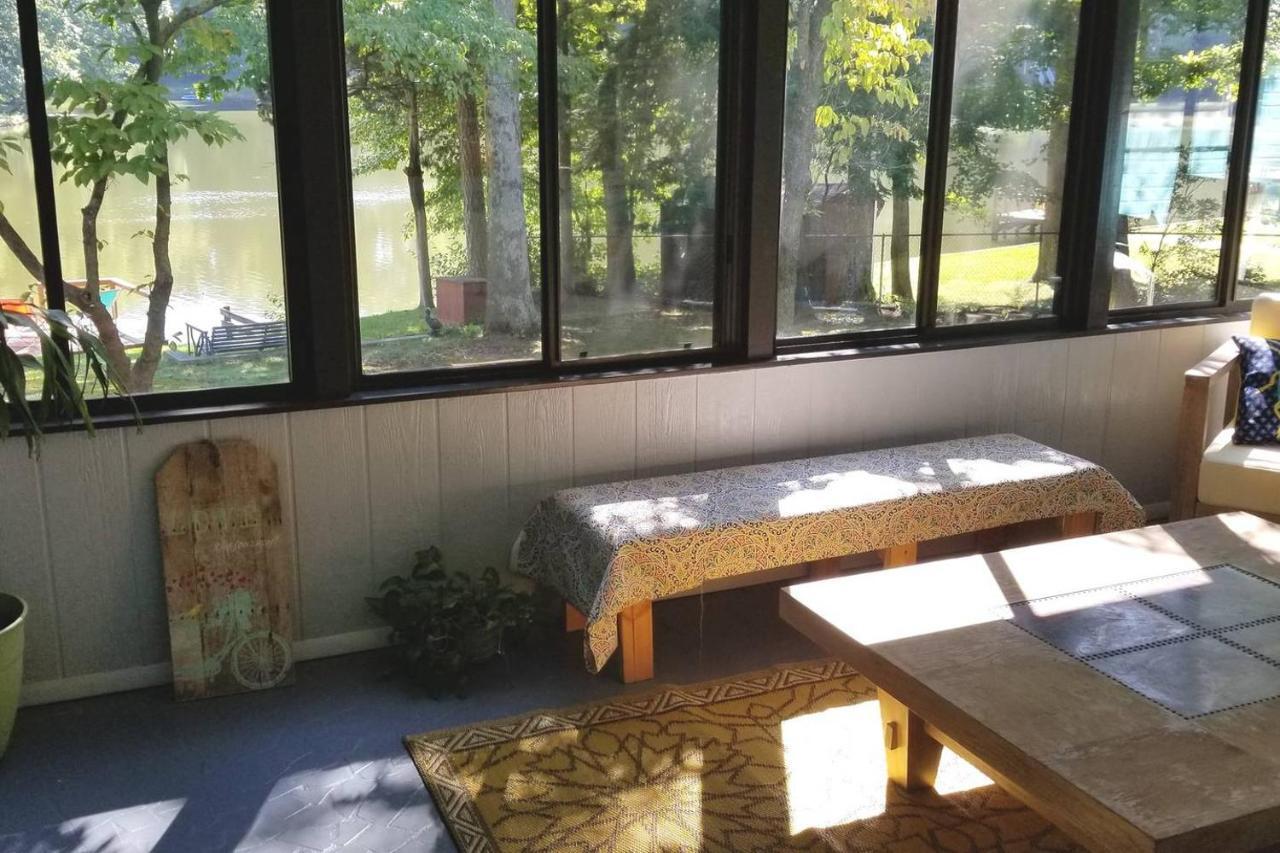 Boho By The Water! 1750sqft - Fishing & Sleeps 10! Holiday home *