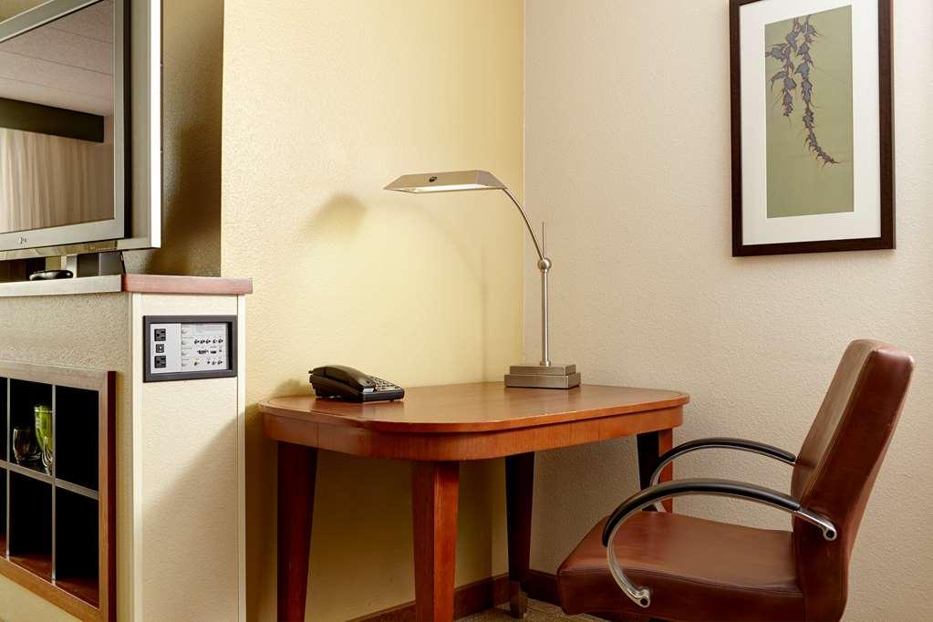 Hyatt Place Airport/lake Pointe 3*