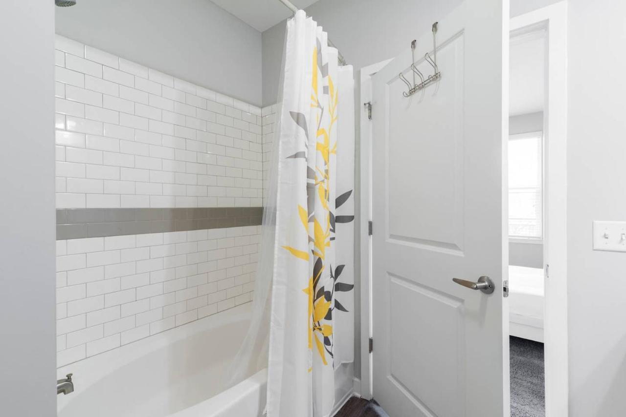 1br - Pool & Full Kitchen - Near Uptown & Airport Apartment *