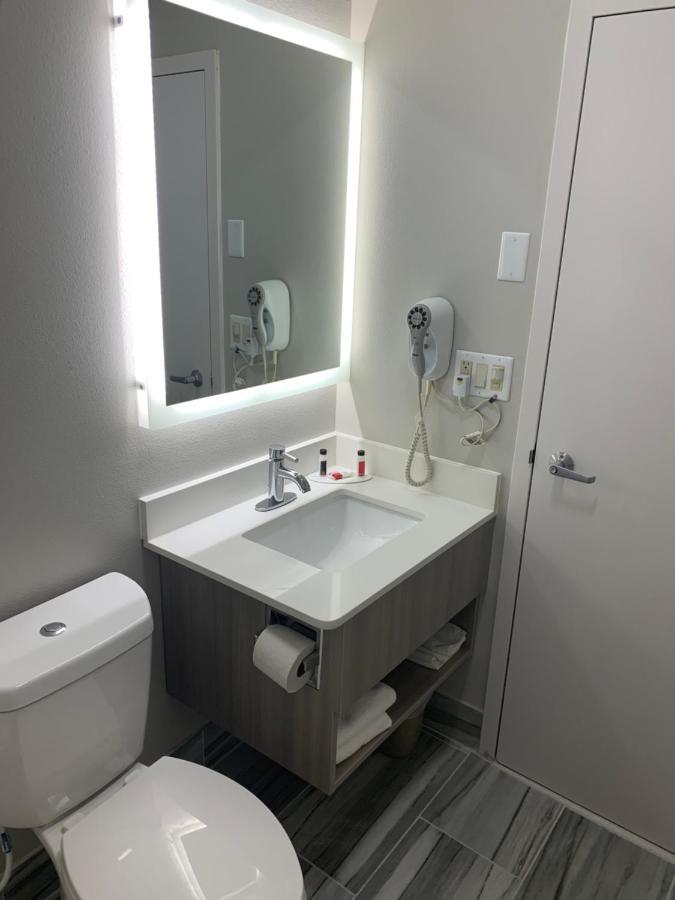 Microtel By Wyndham Airport Hotel 3*