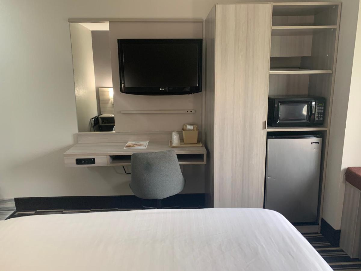 Microtel By Wyndham Airport Hotel