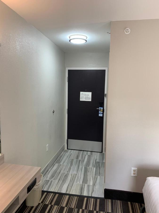Microtel By Wyndham Airport 3*