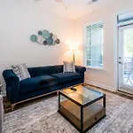Beautiful 1Br W Balcony Gym Patio Areas