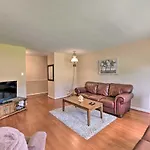 Cozy Charlotte Retreat With Yard About 5 Mi To Dtwn