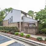 Modern Cozy Townhome