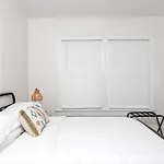 Historic Cherry Bungalow House - Midtown
