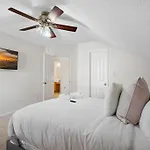 Cozy 4B 2 5B University Home King Beds Jacuzzi