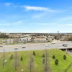 Cozy Condo @ Charlotte Nc! W/Pool- Walk To Uptown