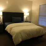 Suite 4, Sleep 5, Walk To Attractions In Uptown