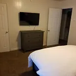 Suite 6, Sleep 4, Walk To Attractions In Uptown