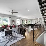 City Views - Walking Distance To Panthers Stadium