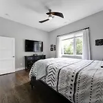City Views - Walking Distance To Panthers Stadium