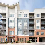 Urban Living 1Br In Uptown Area With Pool