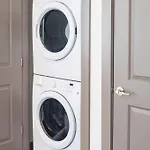 Urban Living 1Br In Uptown Area With Pool