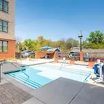Vibrant And Spacious 1Br W Pool Parking And Gym
