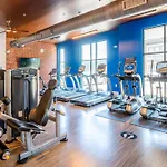 Vibrant And Spacious 1Br W Pool Parking And Gym