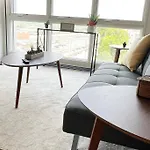Studio Apartment, Queen Bed, Wifi, Kitchen, Washer & Dryer In Charlotte