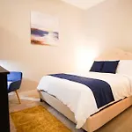 Queen Bed In Dilworth ◈ Shopping ◈ Restaurants
