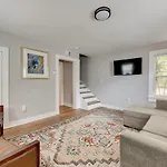 Stunning Charlotte Retreat About 2 Mi To City Center!