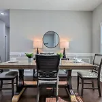 Spacious Family Friendly Home With Large Fenced In Yard