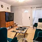 Cozy - 2 Bedroom Townhome Getaway - Plaza Midwood