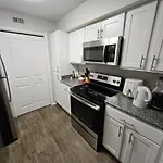 Cosy Charlotte / Matthews Apartment