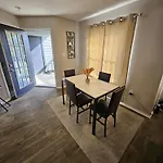 Cosy Charlotte / Matthews Apartment