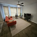 Cosy Charlotte / Matthews Apartment