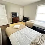 Cheerful 2-Story Apt W/ High Speed Wi-Fi & Patio!