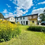 Comfy Lower Lvl Apt With Jetted Tub Near Uptown And Unc