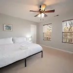3Bdrm Home W/ Kingbed_Pool_Wi-Fi-Private