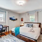 Poolside Bungalow With Fire Pit Fun And King Suite