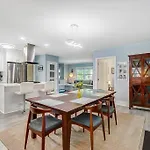Poolside Bungalow With Fire Pit Fun And King Suite
