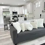 Luxury Living 3Br/2.5Ba Clt Home