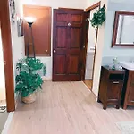 Walkable Uptown Area, King Suite, Quiet And Private
