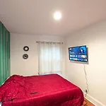 Plaid Pad - Stylish Retreat 12 Min To Airport & Downtown