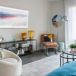 Minter Teal With Rooftop Balcony
