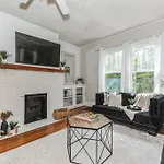 Spacious & Stylish 4Br W Fireplace-Up To 12 People