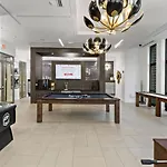 Unique 1Bd - 5 Min Dt, Gym, Parking, W-D - Sleeps 6