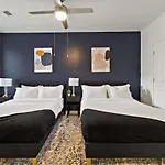 Unique 1Bd - 5 Min Dt, Gym, Parking, W-D - Sleeps 6