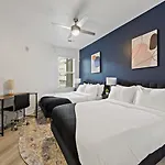 Unique 1Bd - 5 Min Dt, Gym, Parking, W-D - Sleeps 6